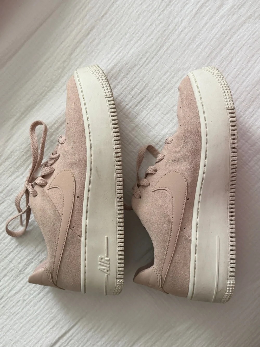 Nike Women’s Suede Low-Top Platform Sneaker - Blush Pink